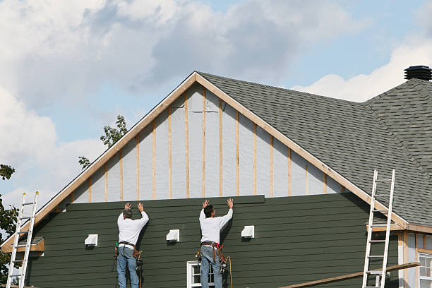 Professional Siding Replacement technician working in Beverly Hills, TX